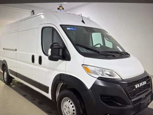 Used 2025 RAM ProMaster 2500 w/ Convenience Group image 3