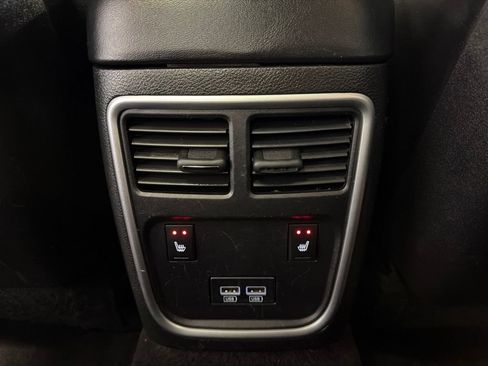 Used 2018 Chrysler 300 Limited AWD/4WD image 27