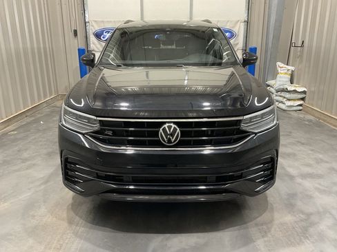Used 2022 Volkswagen Tiguan SE R-Line image 2