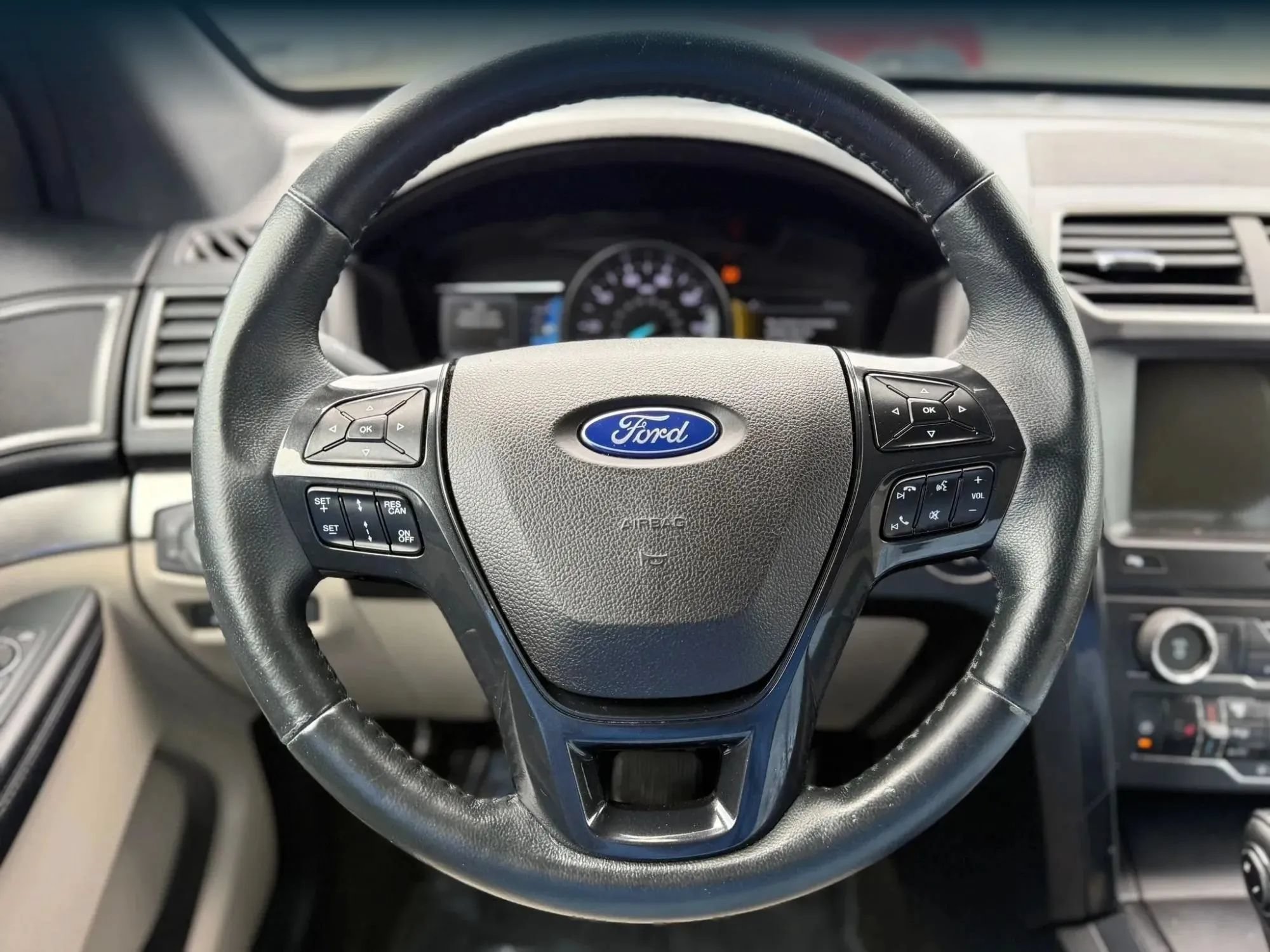 Used 2018 Ford Explorer XLT w/ Equipment Group 202A AWD/4WD image 26