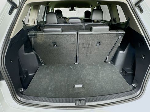 Used 2025 Volkswagen Atlas SE image 28