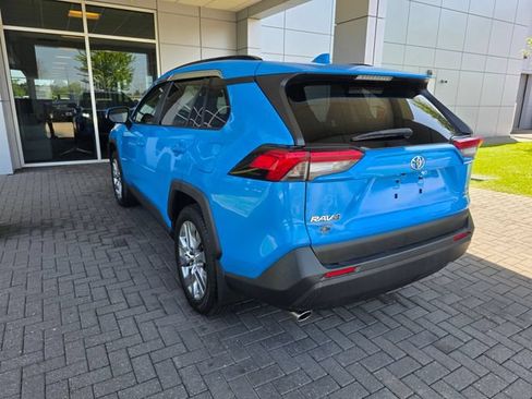 Used 2019 Toyota RAV4 XLE Premium w/ Cold Weather Package AWD/4WD image 2