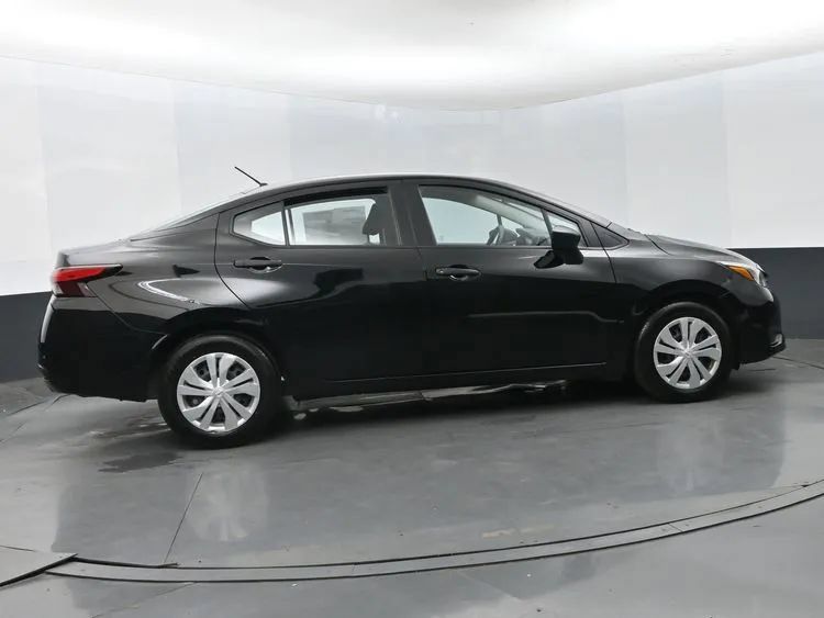Used 2025 Nissan Versa S FWD image 4