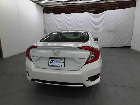 Used 2019 Honda Civic Touring image 5