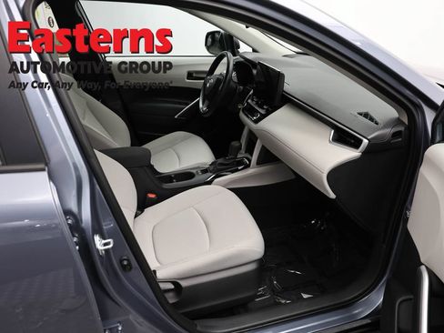 Used 2025 Toyota Corolla Cross L FWD image 23