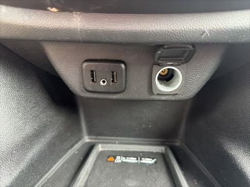 Used 2023 Chevrolet Traverse LT image 36