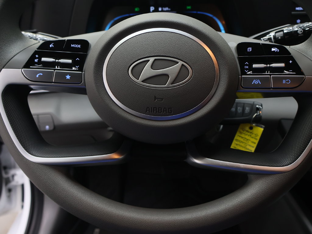 Used 2026 Hyundai Elantra SE FWD image 18