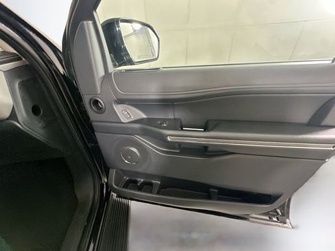 Used 2024 Ford Expedition XLT image 34
