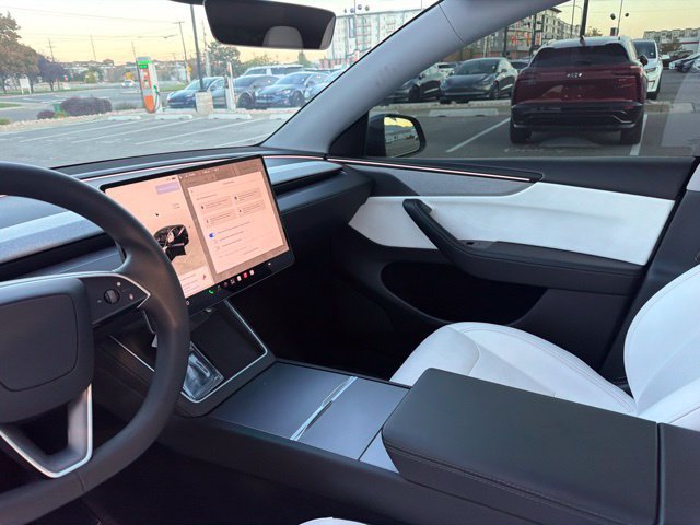 Used 2026 Tesla Model Y Long Range AWD/4WD image 24
