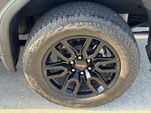 Used 2025 GMC Sierra 1500 Elevation w/ Elevation Premium Package AWD/4WD image 9