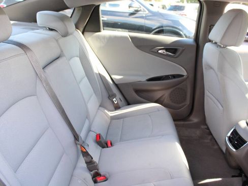 Used 2017 Chevrolet Malibu LT image 17
