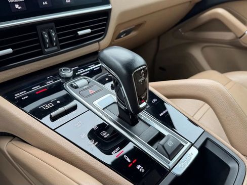 Used 2019 Porsche Cayenne S w/ Premium Plus Package AWD/4WD image 47