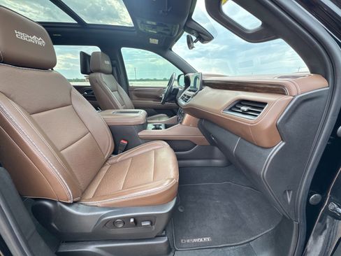 Used 2021 Chevrolet Suburban High Country w/ Premium Package RWD image 19
