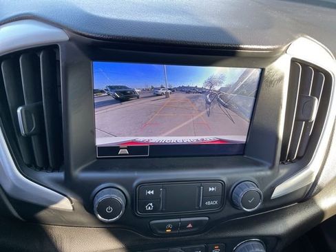 Used 2024 GMC Terrain SLT image 11