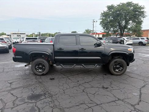 Used 2022 Toyota Tacoma SR AWD/4WD image 5