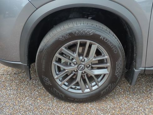 Used 2025 Nissan Rogue S AWD/4WD image 10