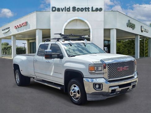 Used 2015 GMC Sierra 3500 Denali w/ Duramax Plus Package AWD/4WD image 4