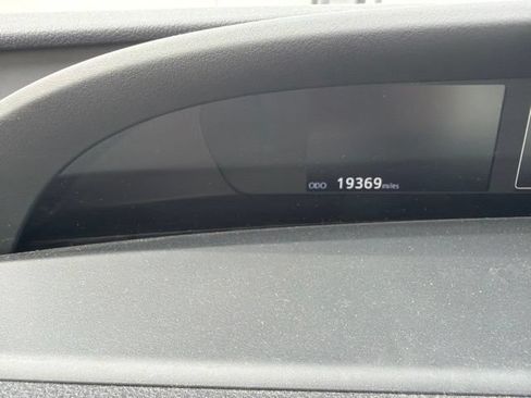 Used 2018 Toyota Prius Two w/ Prius Two Safety Plus Package FWD image 5
