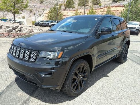 Used 2021 Jeep Grand Cherokee Laredo X AWD/4WD image 2