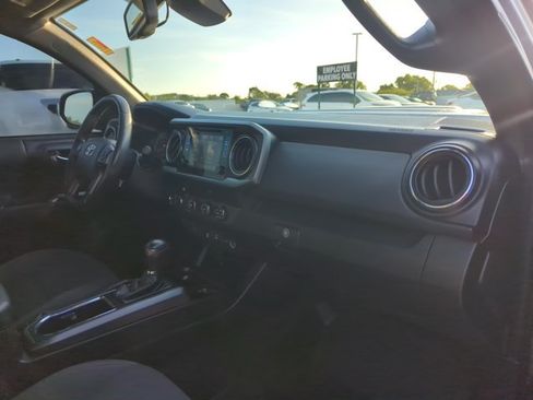 Used 2019 Toyota Tacoma TRD Sport AWD/4WD image 24