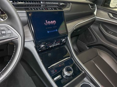 New 2025 Jeep Grand Cherokee Limited w/ Black Appearance Package image 27