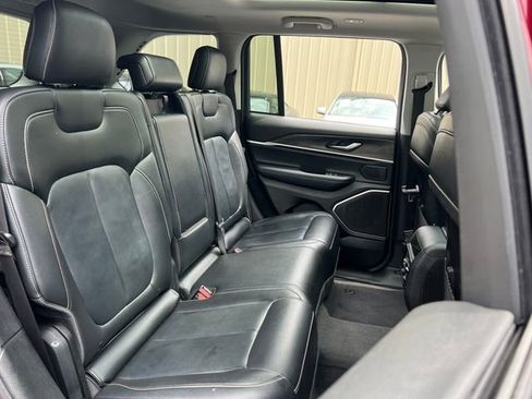 Used 2022 Jeep Grand Cherokee Limited image 36