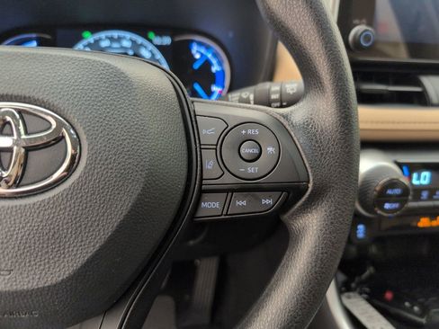 Used 2025 Toyota RAV4 XLE AWD/4WD image 36