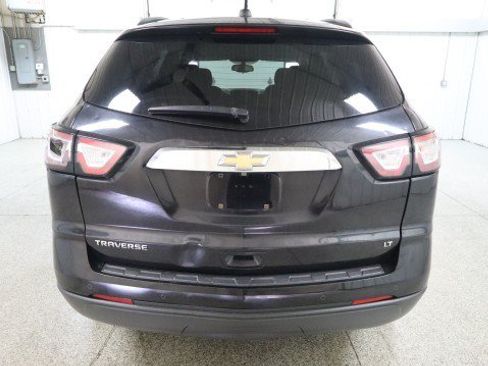 Used 2017 Chevrolet Traverse LT w/ Style and Technology Package FWD image 8
