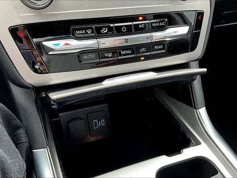 Used 2022 Ford Explorer XLT w/ Equipment Group 202A image 35