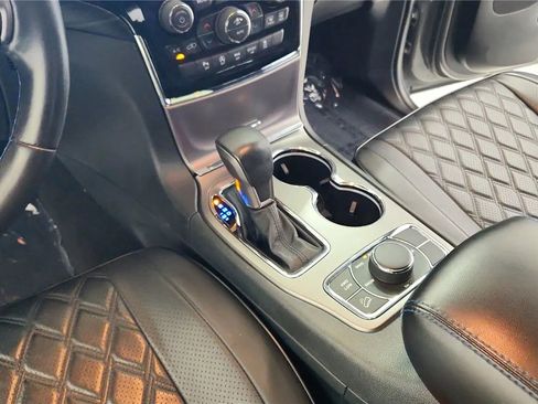Used 2019 Jeep Grand Cherokee Laredo AWD/4WD image 34