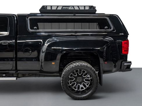 Used 2018 GMC Sierra 3500 SLE w/ SLE Preferred Package AWD/4WD image 11