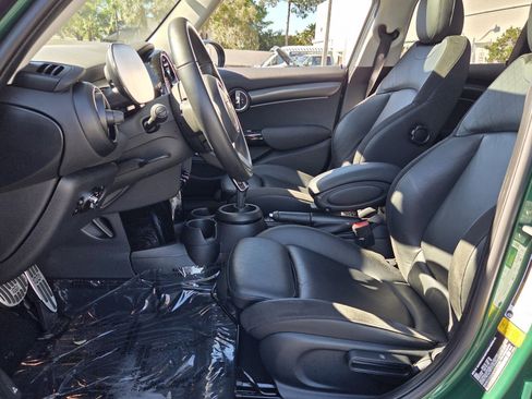 Used 2023 MINI Cooper 4-Door Hardtop image 10