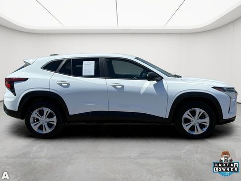 Used 2025 Chevrolet Trax LS image 8