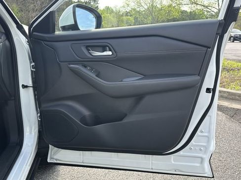 Certified 2025 Nissan Rogue SL w/ Tech Package FWD image 15