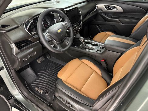 Used 2022 Chevrolet Traverse LT FWD image 43