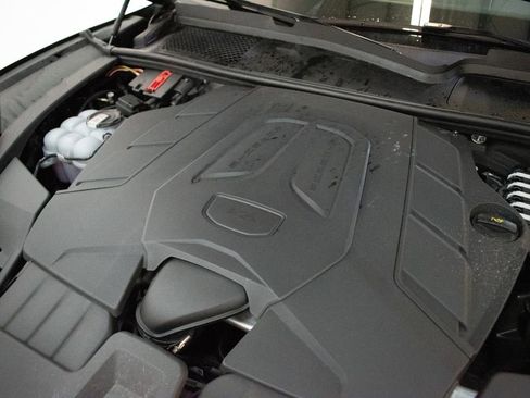 Certified 2026 Porsche Cayenne AWD/4WD image 18