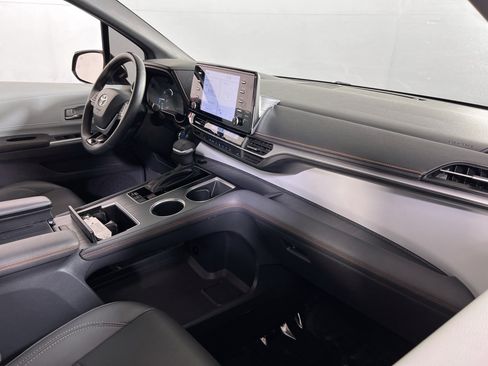 Used 2022 Toyota Sienna XSE AWD/4WD image 29