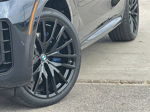 New 2026 BMW X6 xDrive40i w/ Climate Comfort Package image 3