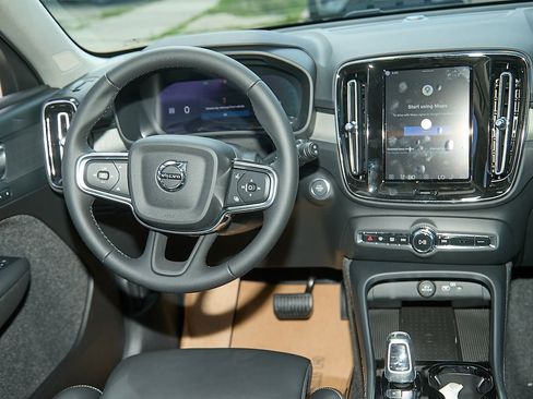 New 2026 Volvo XC40 B5 Plus w/ Protection Package Premier image 19