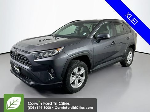 Used 2020 Toyota RAV4 XLE w/ XLE Grade Weather Package AWD/4WD image 5