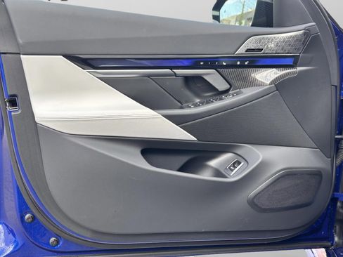 Used 2025 BMW M5 w/ Carbon Package image 26