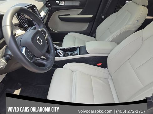 Certified 2023 Volvo XC40 B4 Plus w/ Driver Assist Package FWD image 15