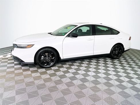 Used 2025 Honda Accord SE image 4