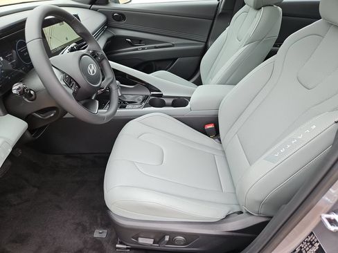 Used 2025 Hyundai Elantra Limited FWD image 18
