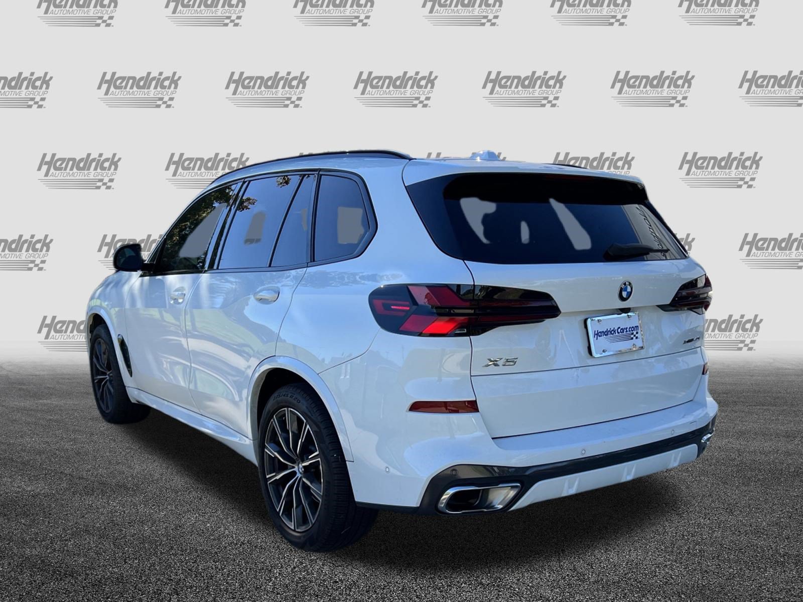 Used 2024 BMW X5 xDrive40i w/ M Sport Package AWD/4WD image 9