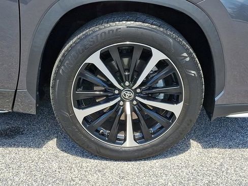 Used 2022 Toyota Highlander XSE AWD/4WD image 11