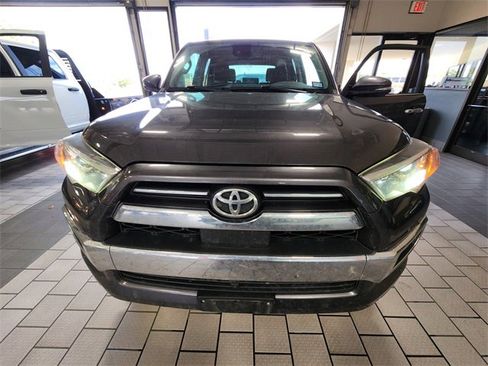 Used 2022 Toyota 4Runner Limited AWD/4WD image 2