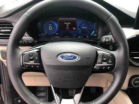 Used 2021 Ford Escape SEL w/ Technology Package FWD image 16