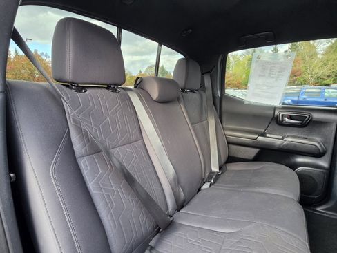 Used 2018 Toyota Tacoma TRD Off-Road AWD/4WD image 13