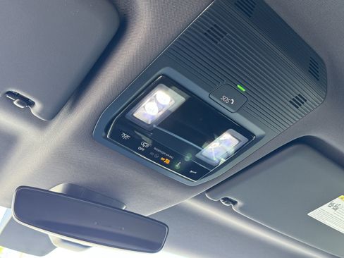 Certified 2025 Volkswagen ID. Buzz Pro S RWD image 27